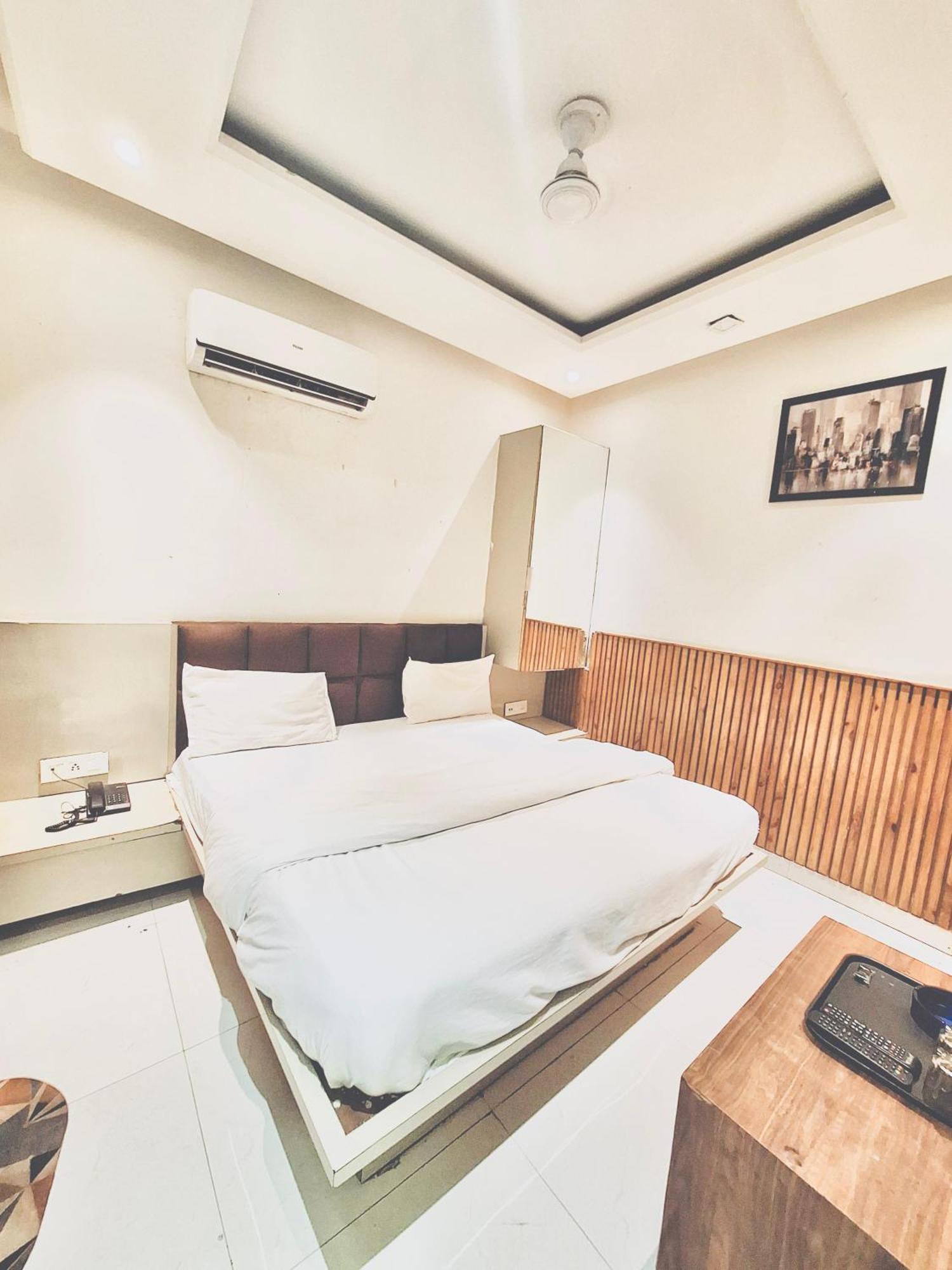 Hotel Seventh Heaven New Delhi Eksteriør bilde